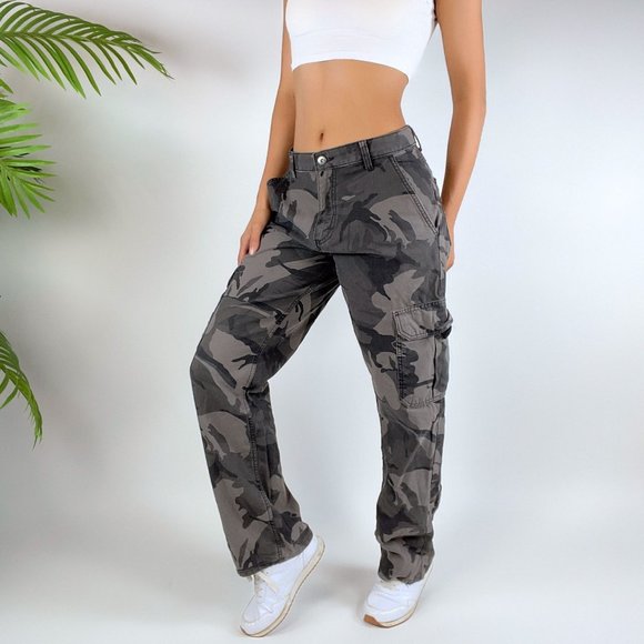 Vintage Y2K Gray Gorpcore Camo Low Rise Bootcut Cargo Pants / Size: 16 Teen - Picture 3 of 4